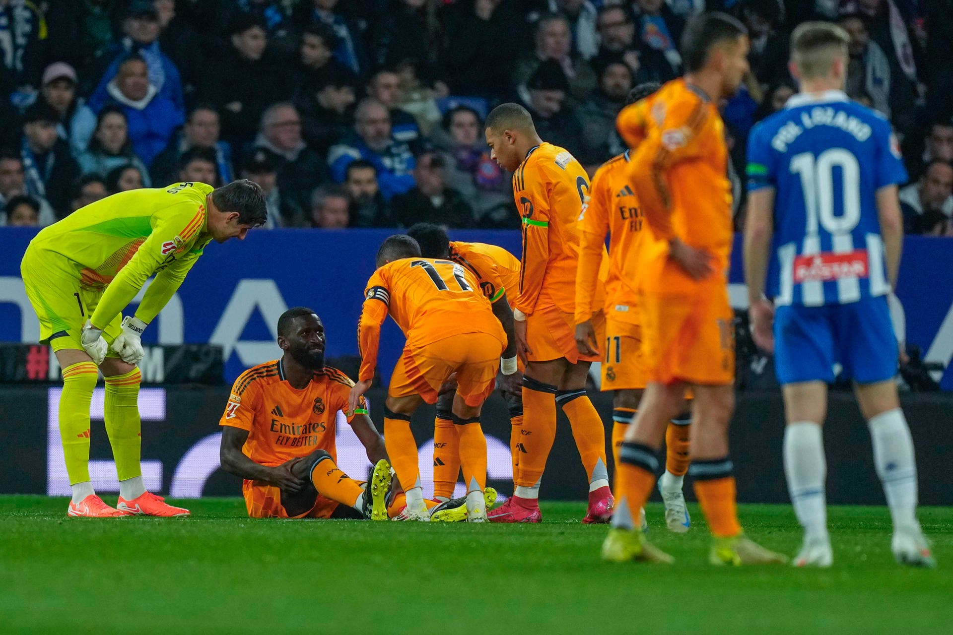 Antonio Rudiger Injured While His Real Madrid Partners Support Him