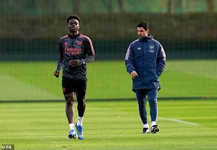 Bukayo Saka with Arteta