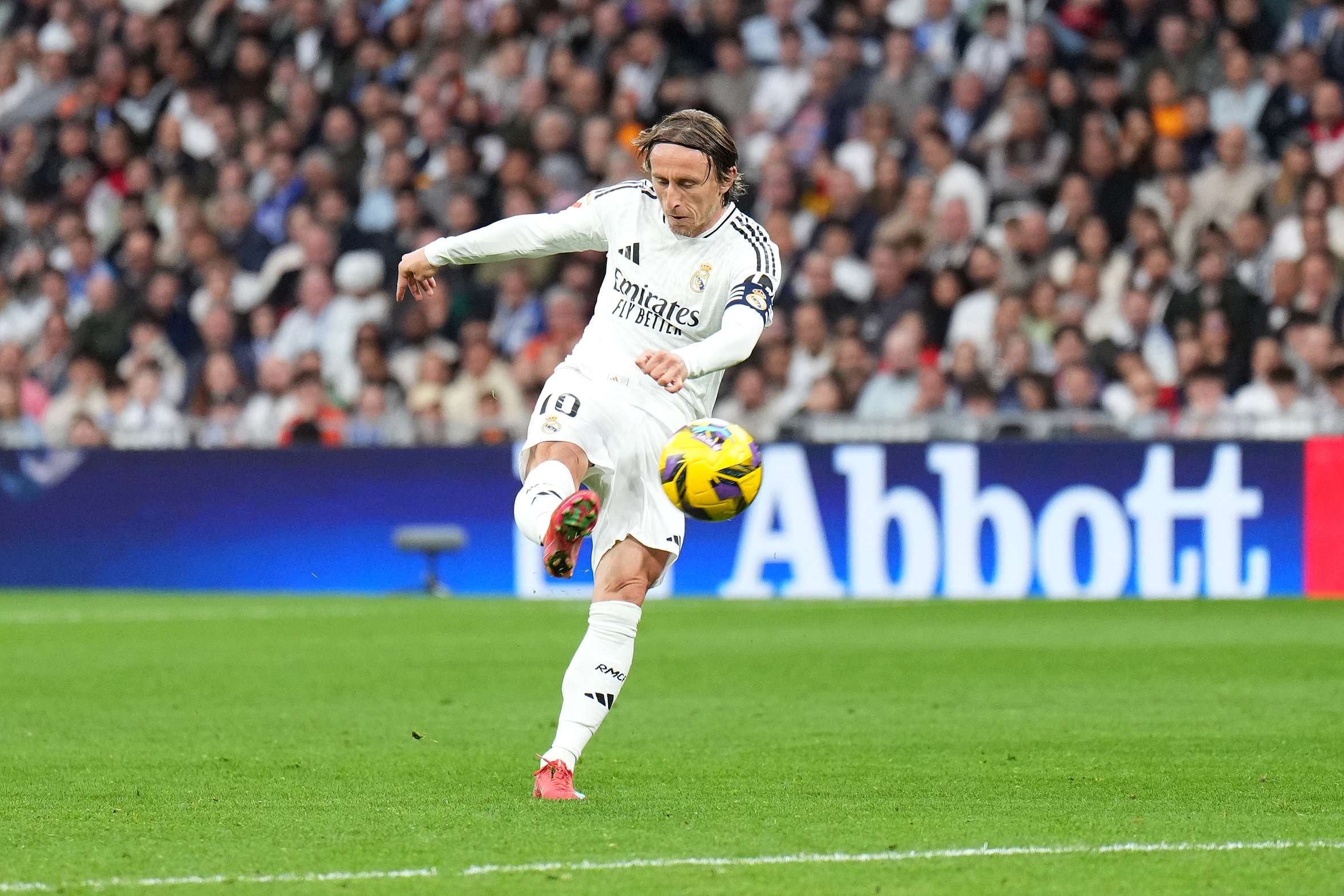 Modric Taking the Volley